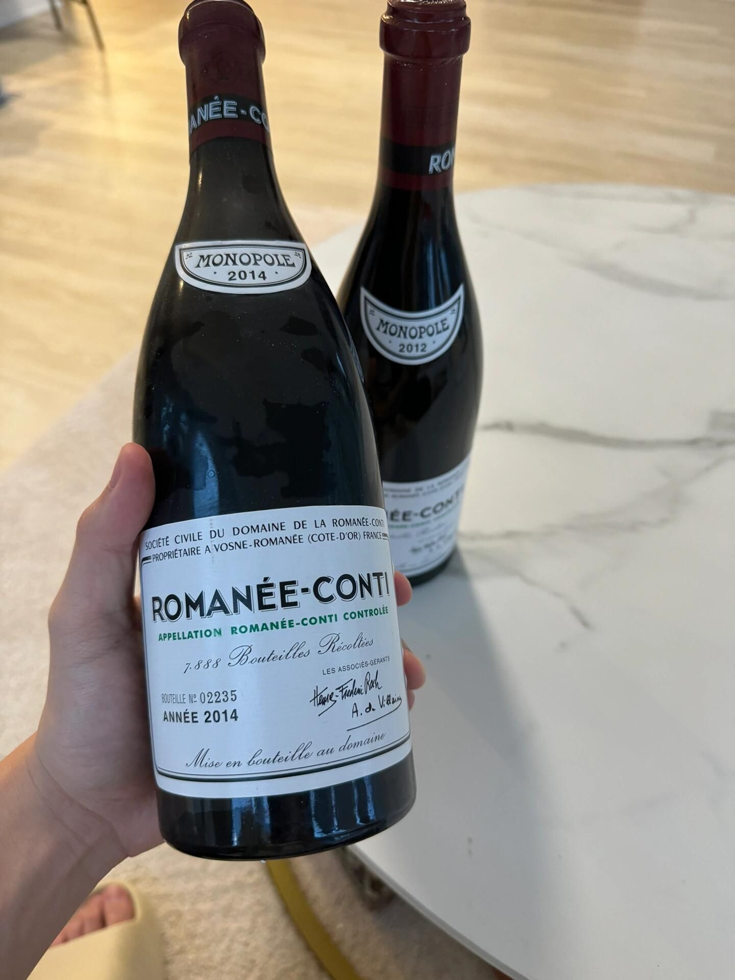 羅曼尼康帝酒瓶與酒標細節特寫