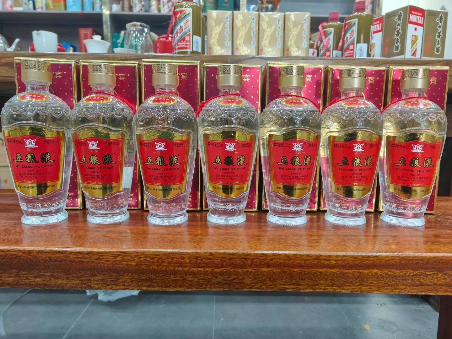 交杯牌優質牌長城牌五糧液歷史商標與老酒瓶型細節比較