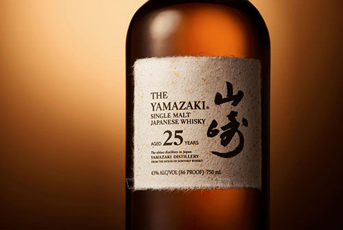 山崎威士忌酒標細節特寫