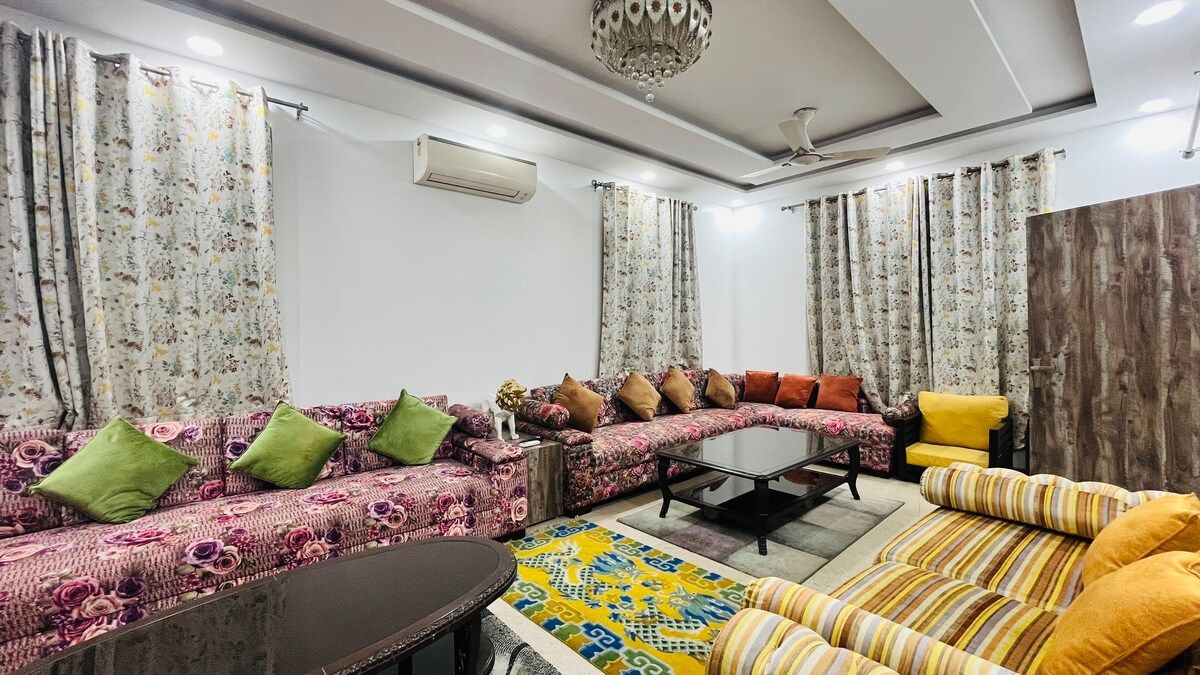 Living room image 2