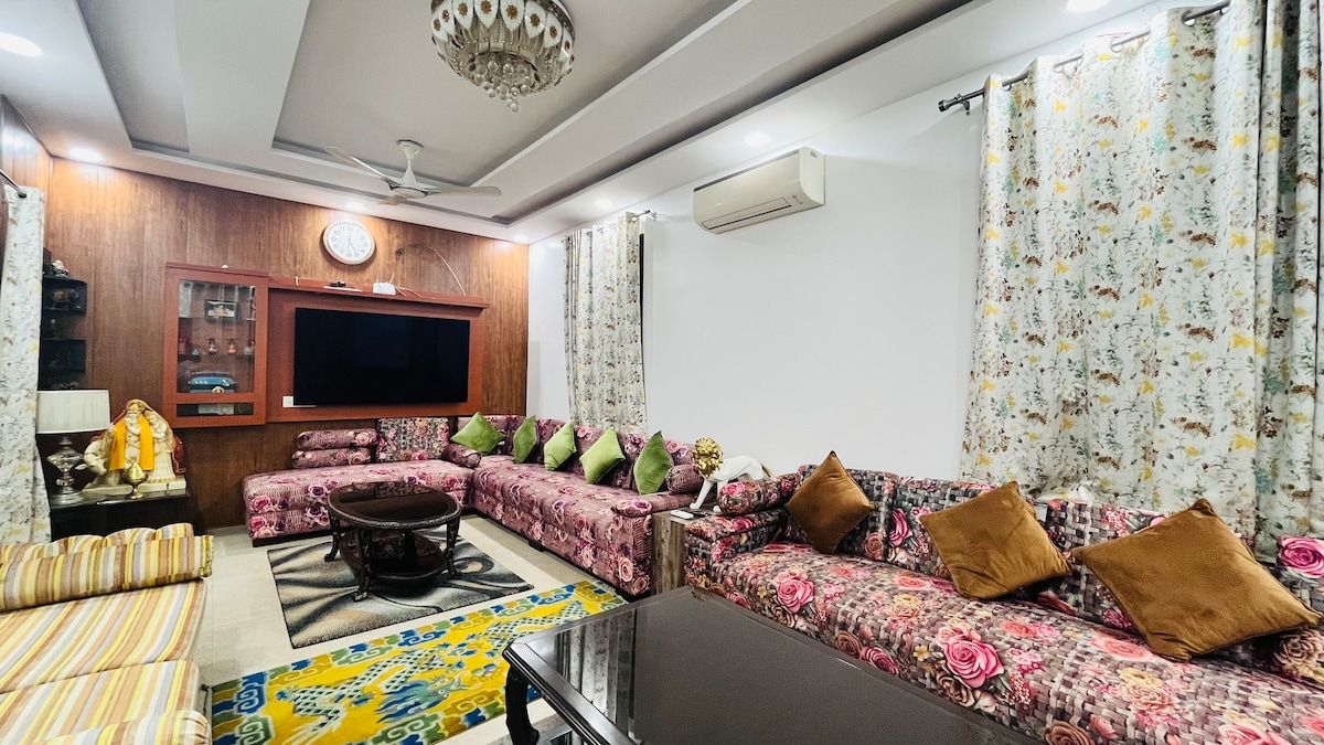 Living room image 3