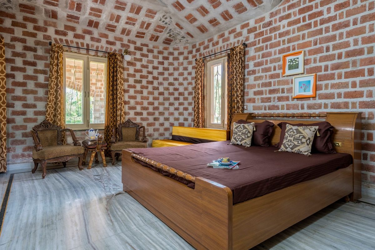 Second bedroom