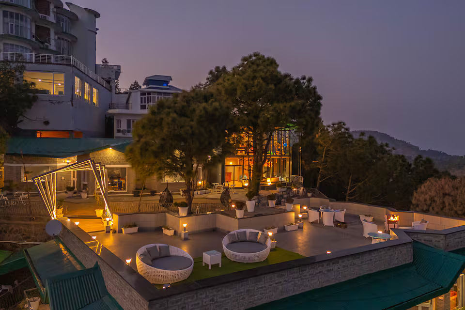 Serene By Sunkissed Villa, 7-Bedroom Luxury Villa with Game Den