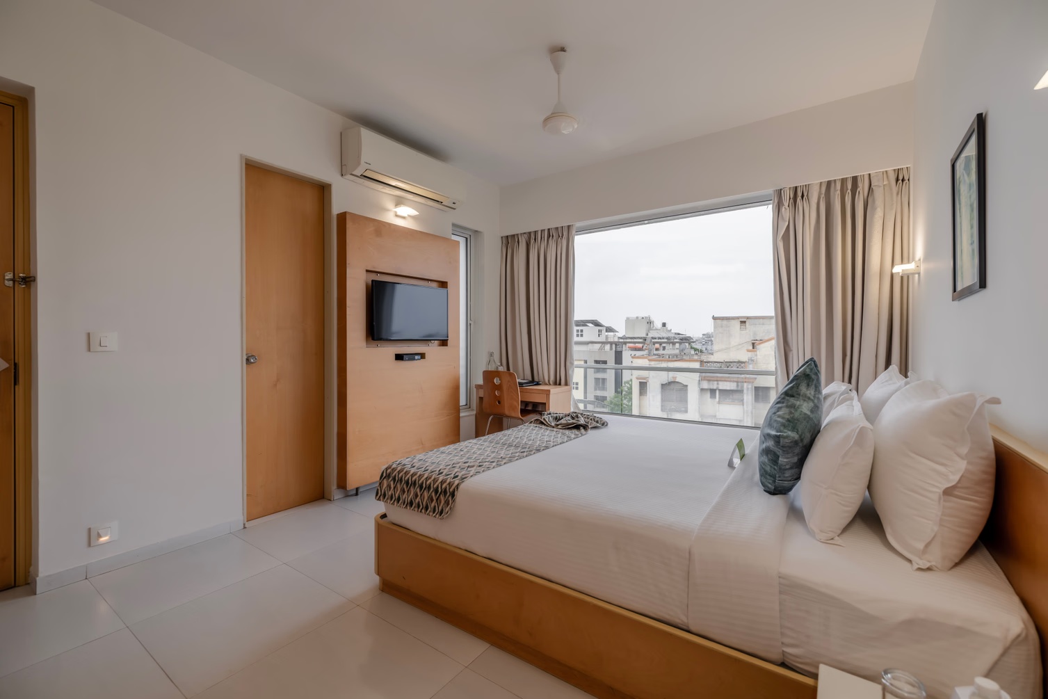 Corporate Business Room (Lounge Sharing Apartment) at Quality Inn Patria Suites, Rajkot - Photo 2