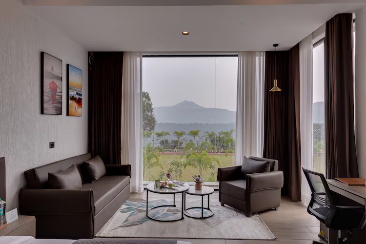 Fern Classic Room, 1 King Bed at The Fern Heaven on The Hills, Hatgad-Saputara - Photo 2