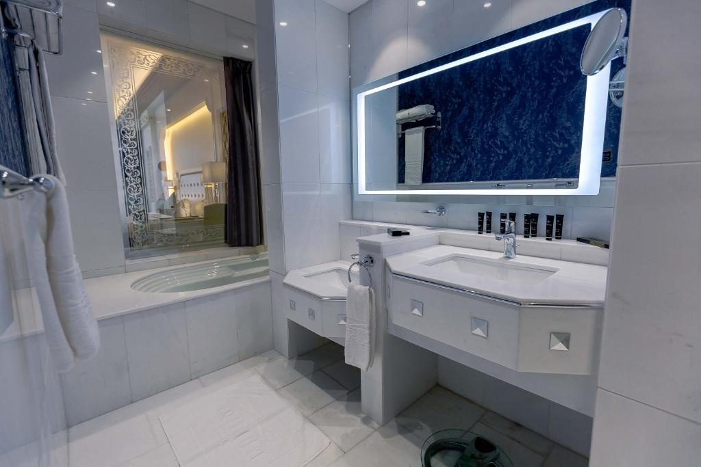 Premier Twin Suite at Taif Iridium Hotel - Photo 3