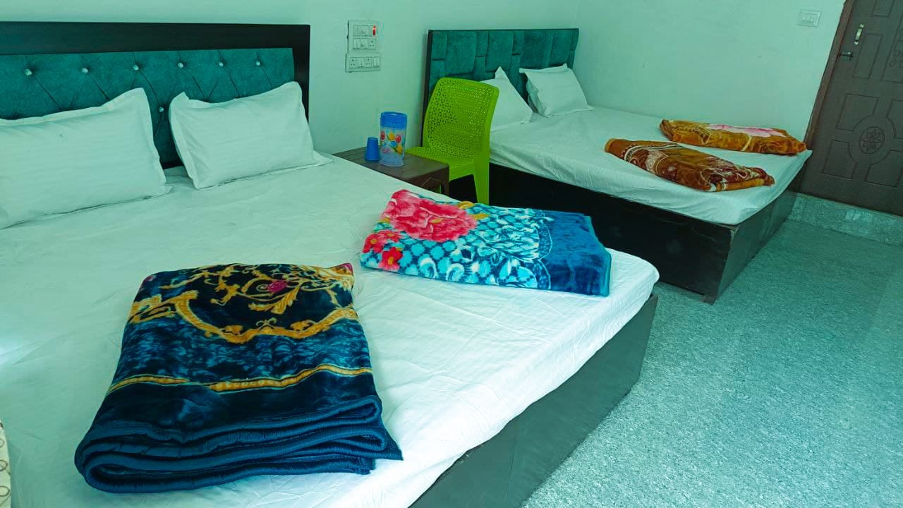 quad room at hotel jagatguru - Photo 2