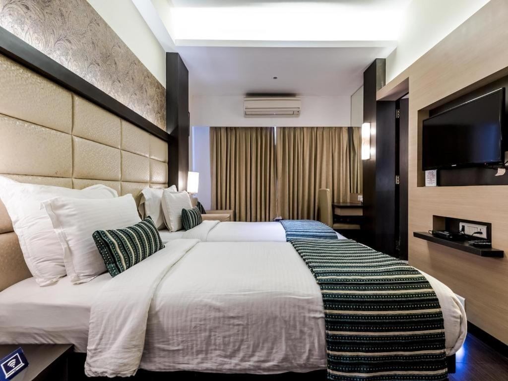 Executive Room at Galaxy Beacon, Santacruz, Mumbai - Photo 1