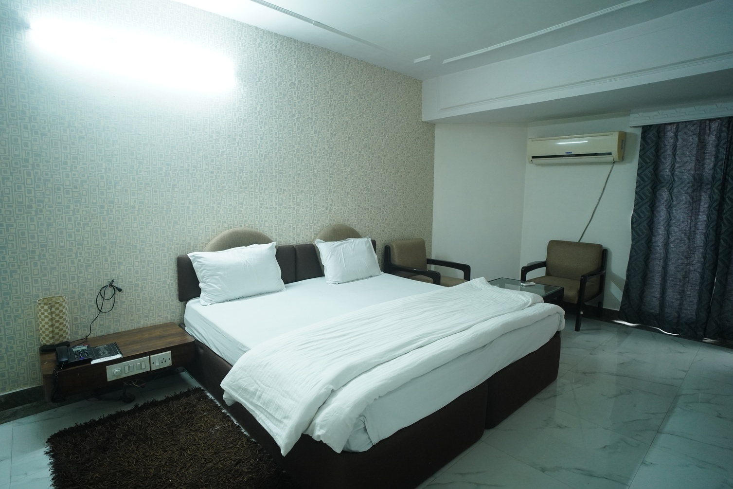 A/C Super Delux at HOTEL SHIRAZ - Best Hotel | Restaurant | Top Bakery in Bhadohi - Photo 2