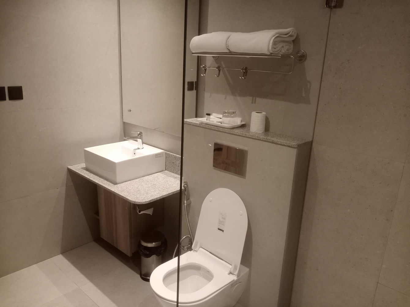 Deluxe Room at Comfort INN Grand - Photo 3