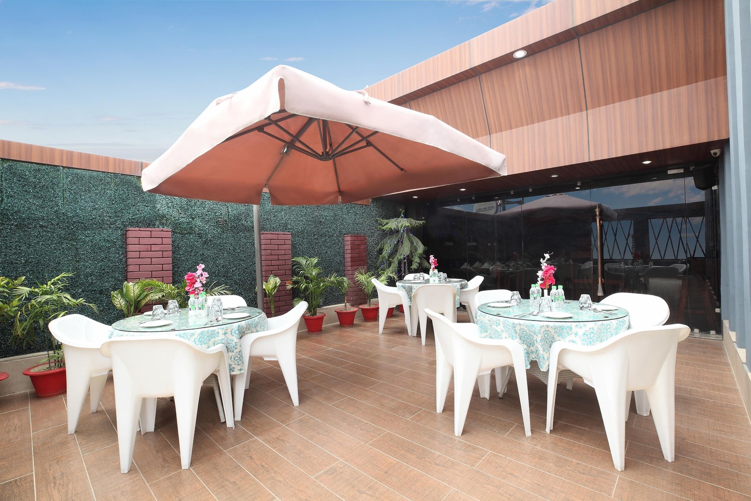 Pinnacle by Click Hotels photo 10