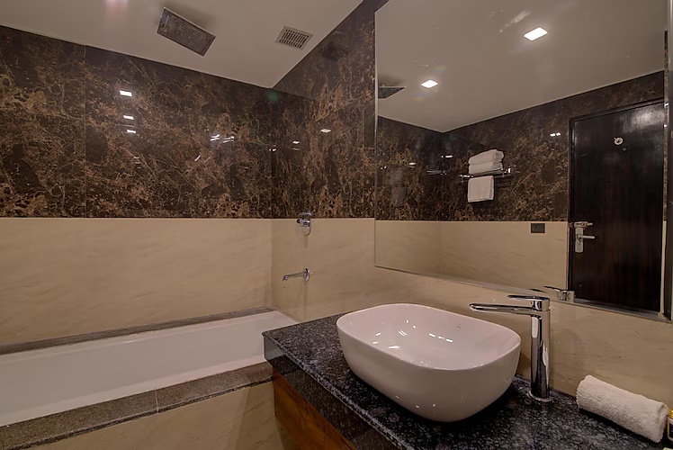 Suite Room With Bathtub at Comfort inn Karnal - Photo 3