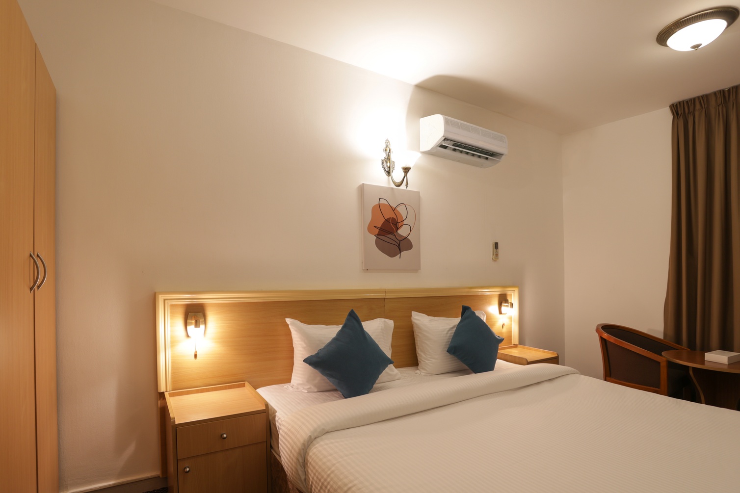 Standard King Room at Click Grand Hotel - Photo 3