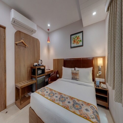 Deluxe Room at The Beacon Hotel, Vadodara - Photo 2