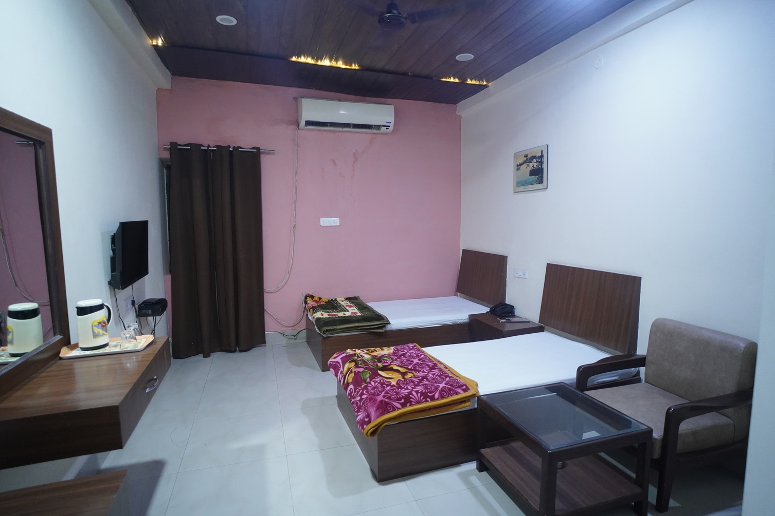 A/C at HOTEL SHIRAZ - Best Hotel | Restaurant | Top Bakery in Bhadohi - Photo 3