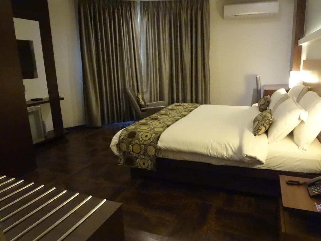 Executive Room at Galaxy Beacon, Santacruz, Mumbai - Photo 2
