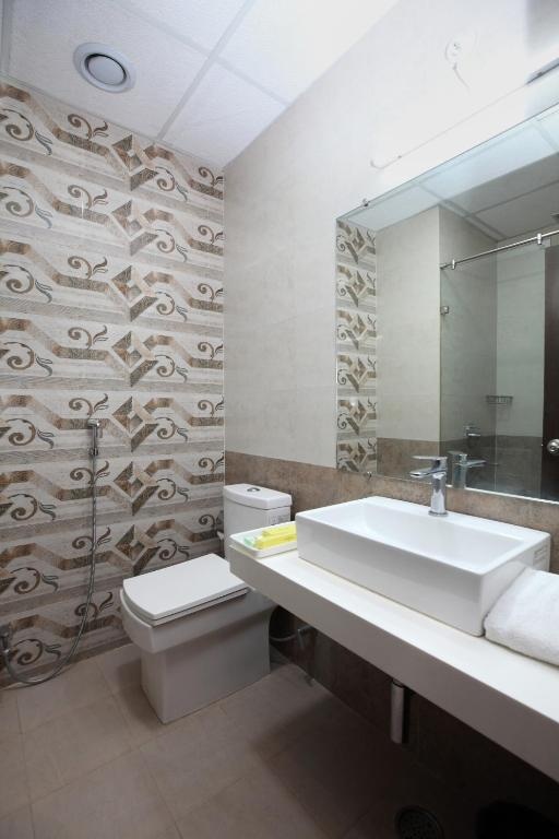 Deluxe Double Room with Balcony at GenX Crescent, Lucknow - Photo 3