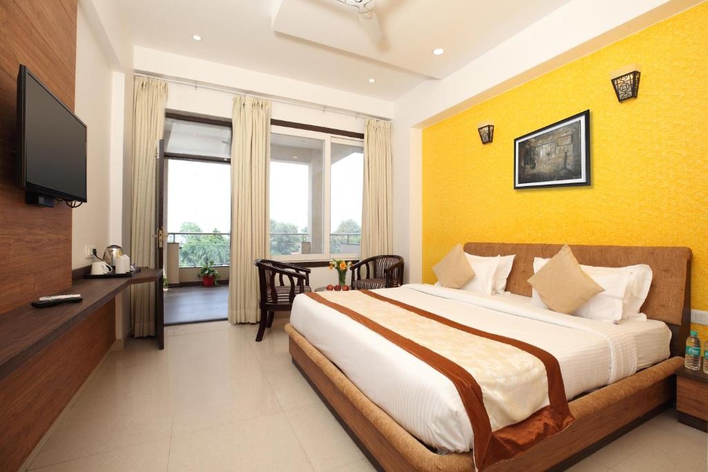 Superior Double Room at GenX Crescent, Lucknow - Photo 2