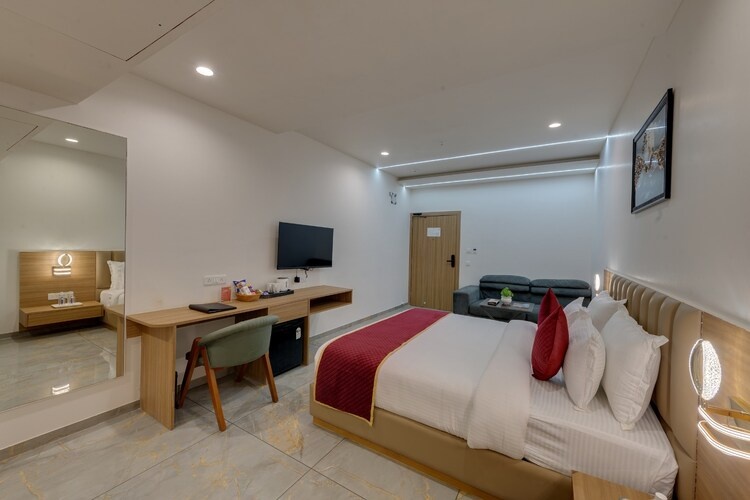 Premium Room at Comfort Inn Sapphire Chandkheda, Ahmedabad - Photo 2