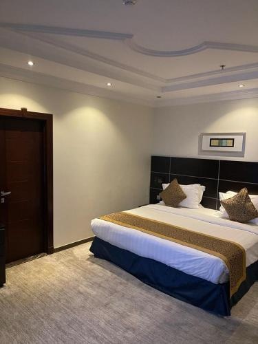 Deluxe One-Bedroom Apartment at Platinum Seventy - Photo 1