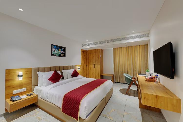 Deluxe Room at Comfort Inn Sapphire Chandkheda, Ahmedabad - Photo 2