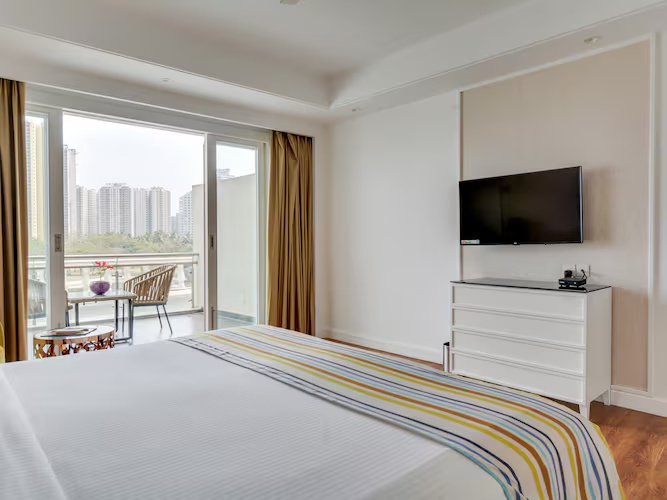 Hazel Suite, 1 King Bed at Amanora The Fern, Pune - Photo 2