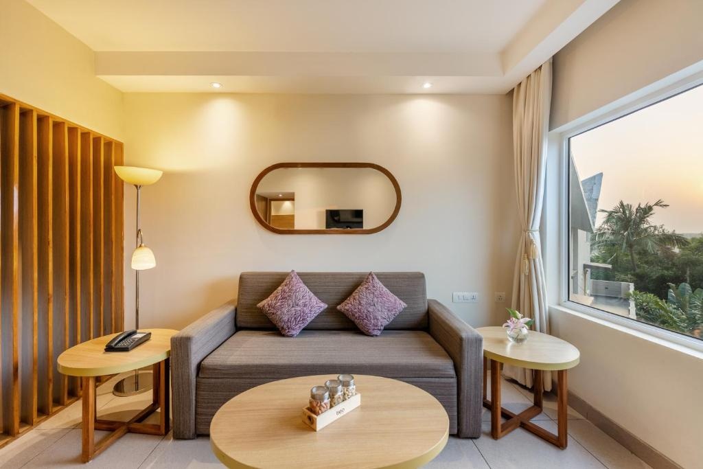 Sea View Privilege Suite with Balcony at Sterling Puri - Photo 2