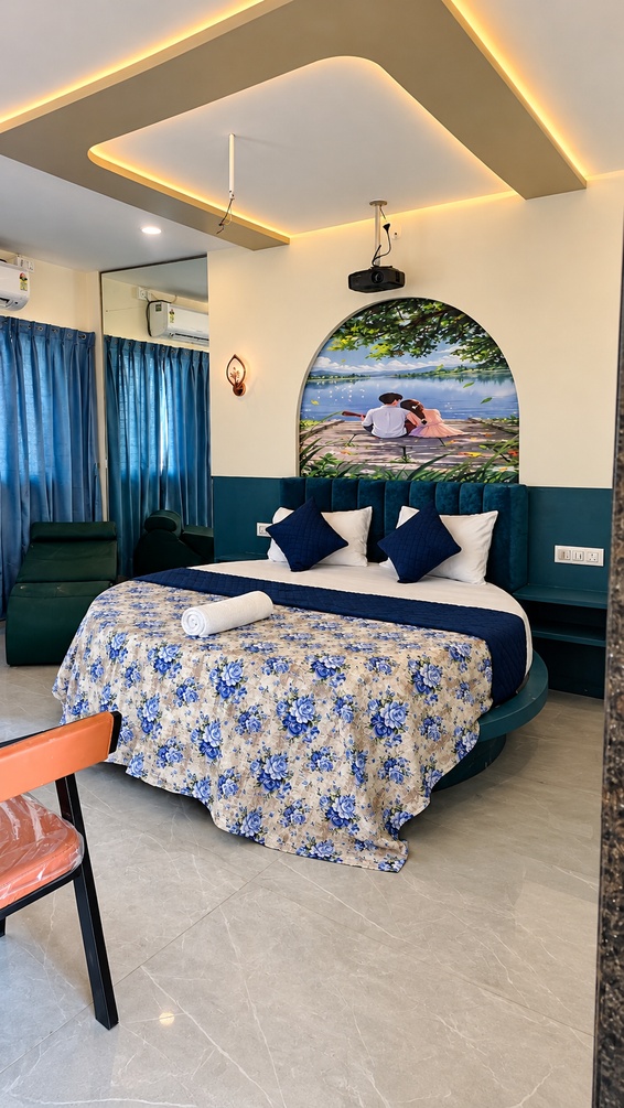 Premium Round bed projektar room at HILL TOP LUXURY LODGE - Photo 3