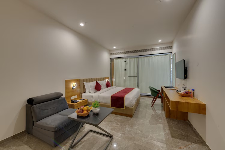 Presidential Suite with Jacuzzi Room at Comfort Inn Sapphire Chandkheda, Ahmedabad - Photo 3
