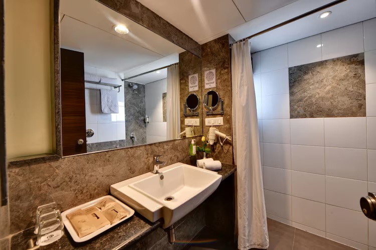 Executive Twin at Click Hotel, Vadodara - Photo 2