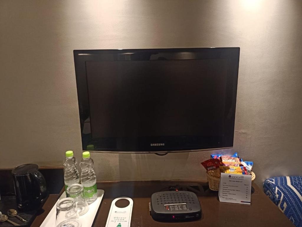 Deluxe Room at Rockland Hotel C R Park - Photo 3
