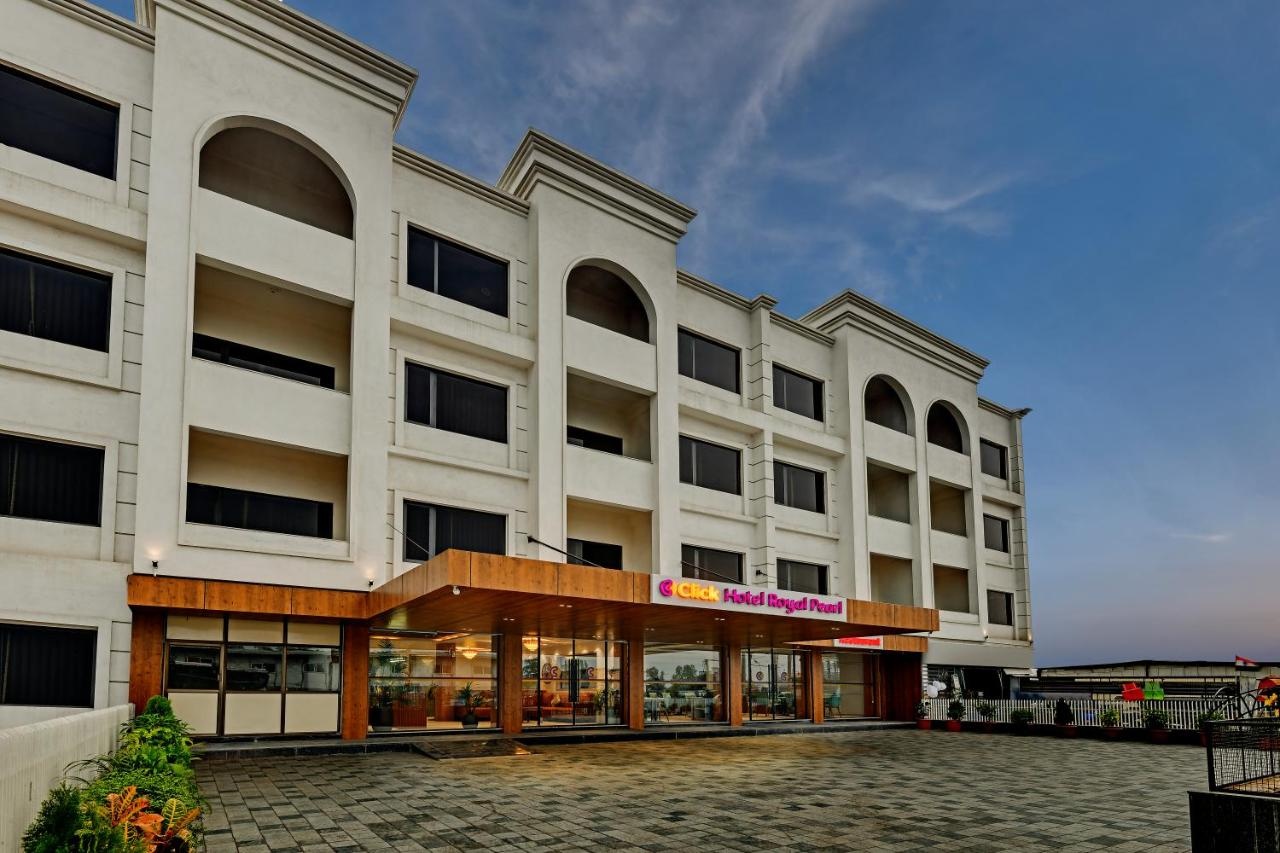 Click Hotel Royal Pearl, Galenda, Dahej photo 5