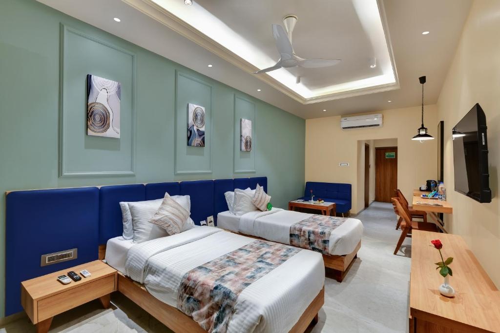 Premium Twin Room at Click Hotel Royal Pearl, Galenda, Dahej - Photo 1