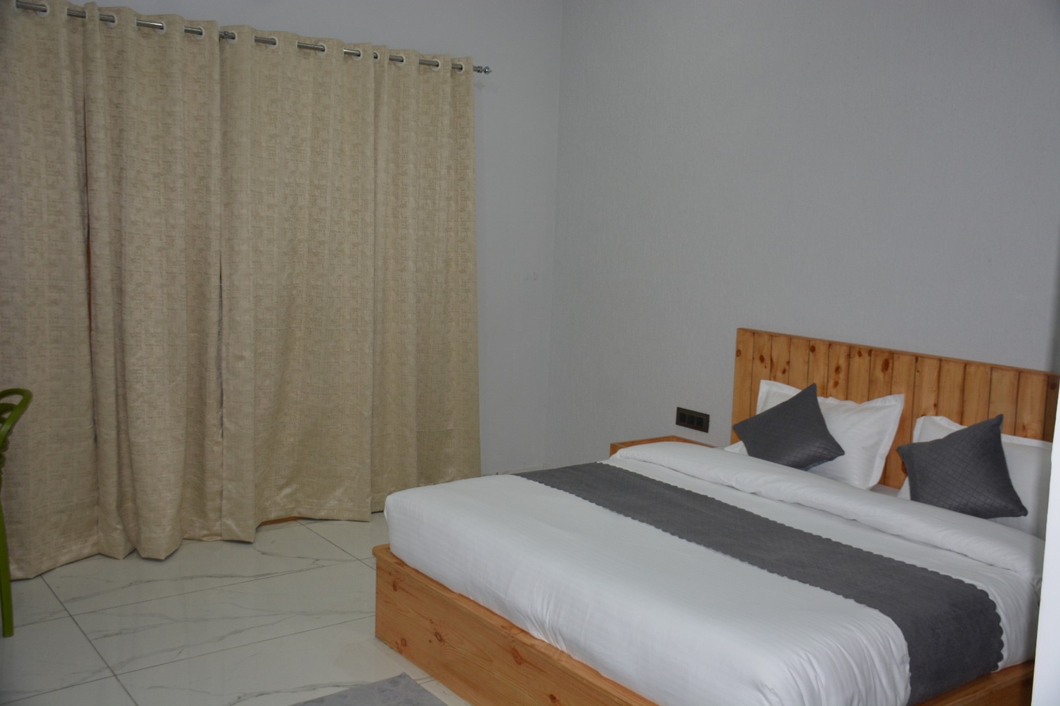 Deluxe Double Bed Room at Gunwant Stays - Photo 3