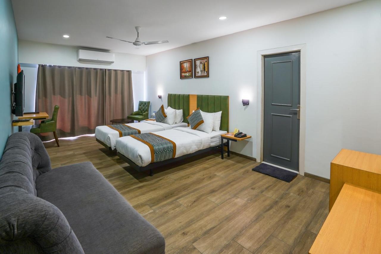 Deluxe Room Queen at The Beacon Hotel NIBM, Pune - Photo 3