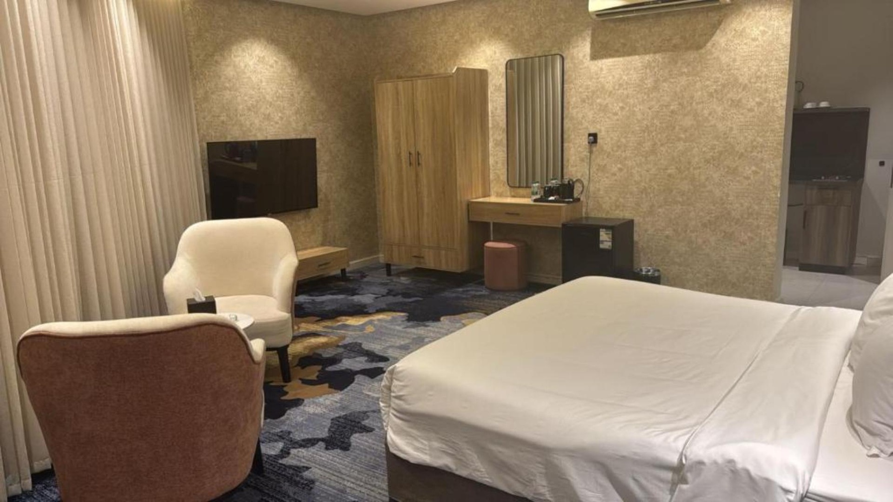 Deluxe Studio at XYZ Hotel Qurtoba - Photo 1