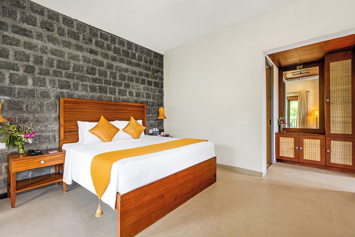 Mountain View Elegant Suite with Sitout at Sterling Hibis Vellore - Photo 1