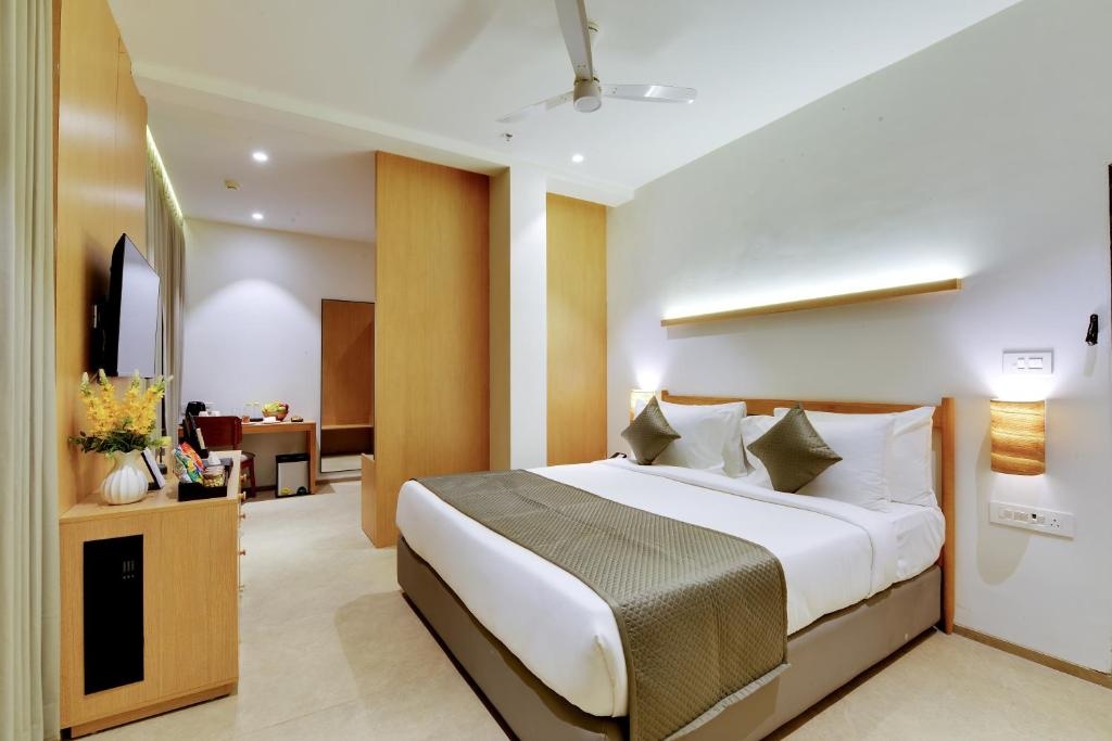 Winter Green Premium Room, 1 King Bed at The Fern Vishranta Resort, Kamrej-Surat - Photo 3