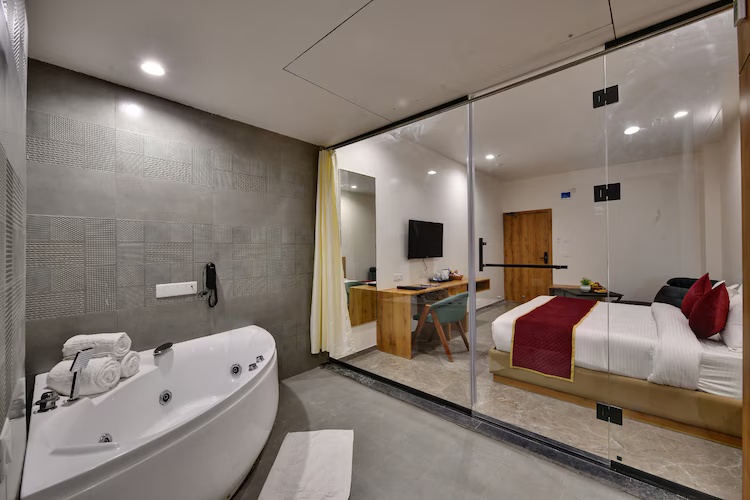 Presidential Suite with Jacuzzi Room at Comfort Inn Sapphire Chandkheda, Ahmedabad - Photo 2