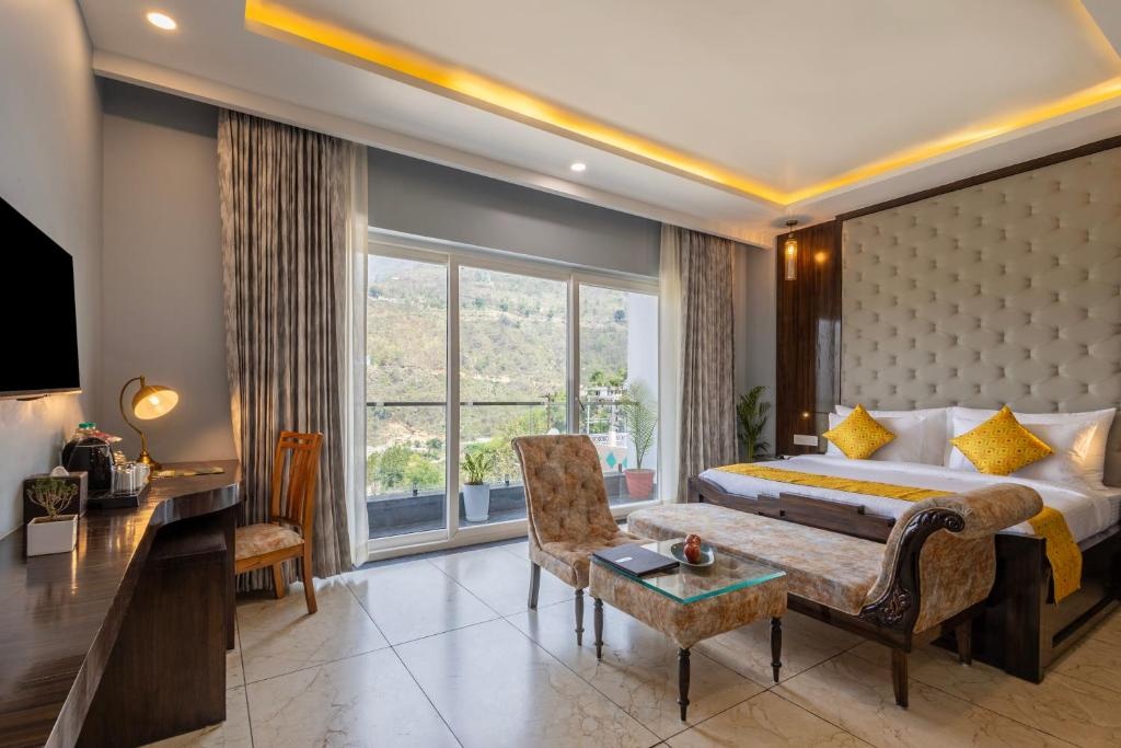 Valley View Classic Room at Sterling Kastoori Rudraprayag - Photo 1