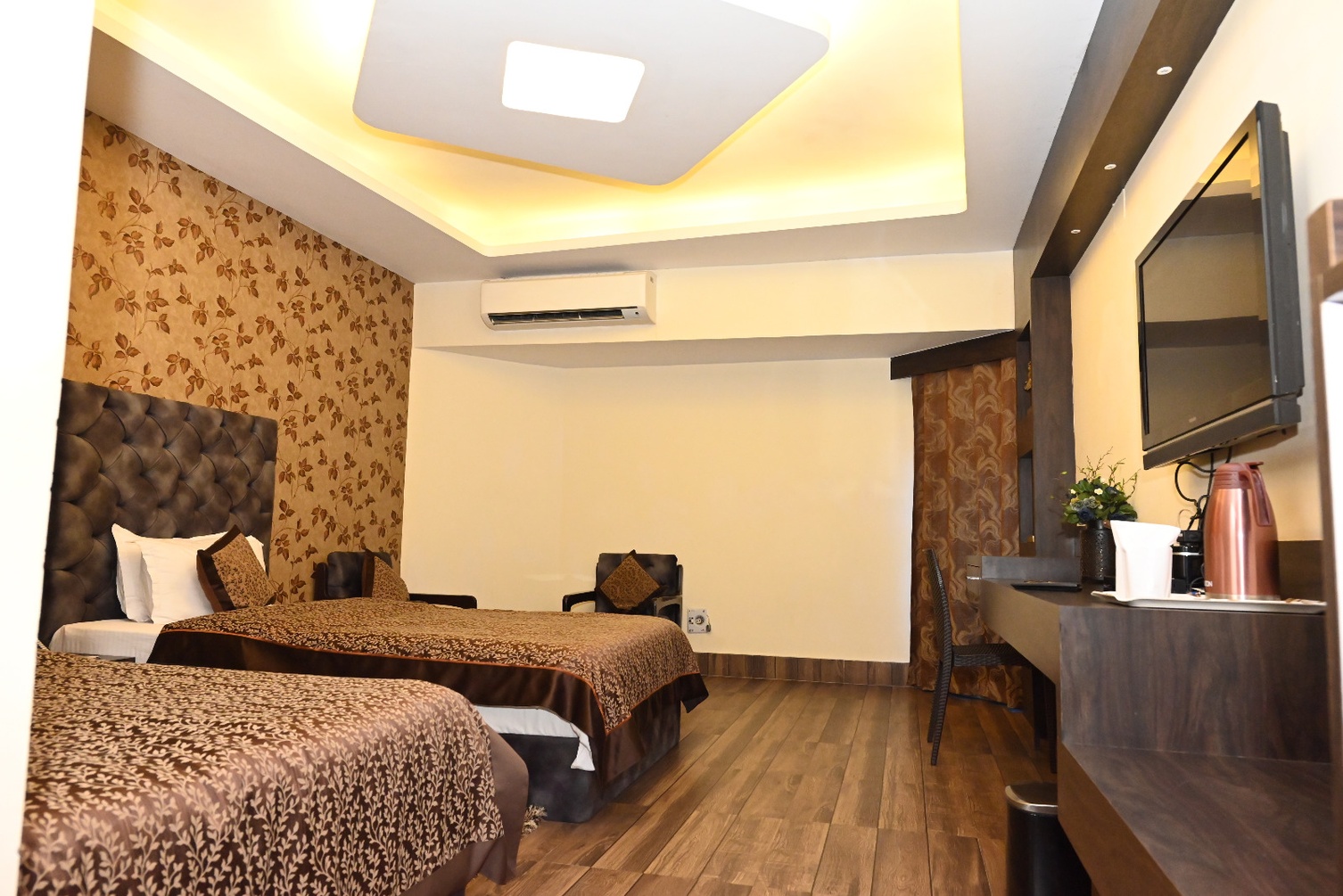 A/C Executive at HOTEL SHIRAZ - Best Hotel | Restaurant | Top Bakery in Bhadohi - Photo 1