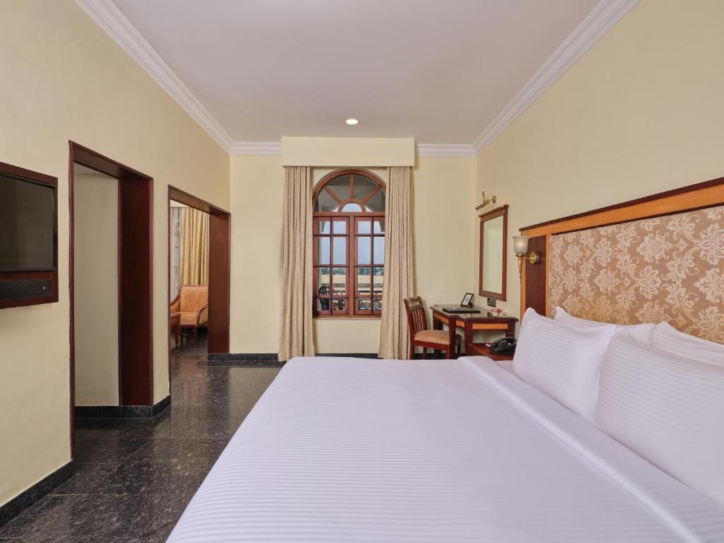 Lake View Premier Room with Sit Out at Sterling Lake Palace Alleppey - Photo 3