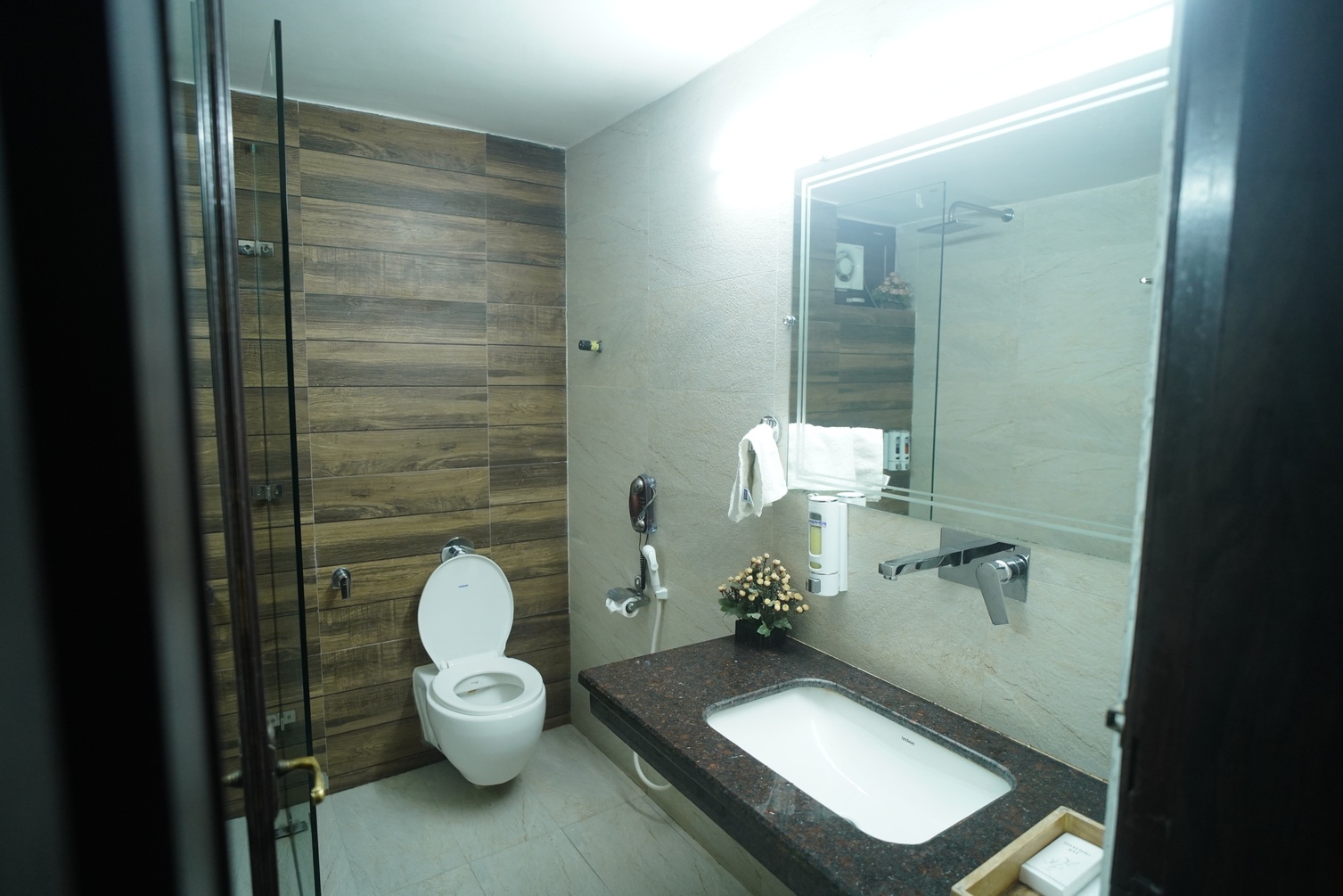 A/C Executive at HOTEL SHIRAZ - Best Hotel | Restaurant | Top Bakery in Bhadohi - Photo 3