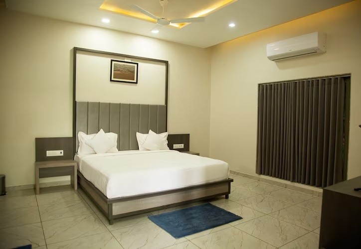 Classic Room at Sterling Gir - Photo 3