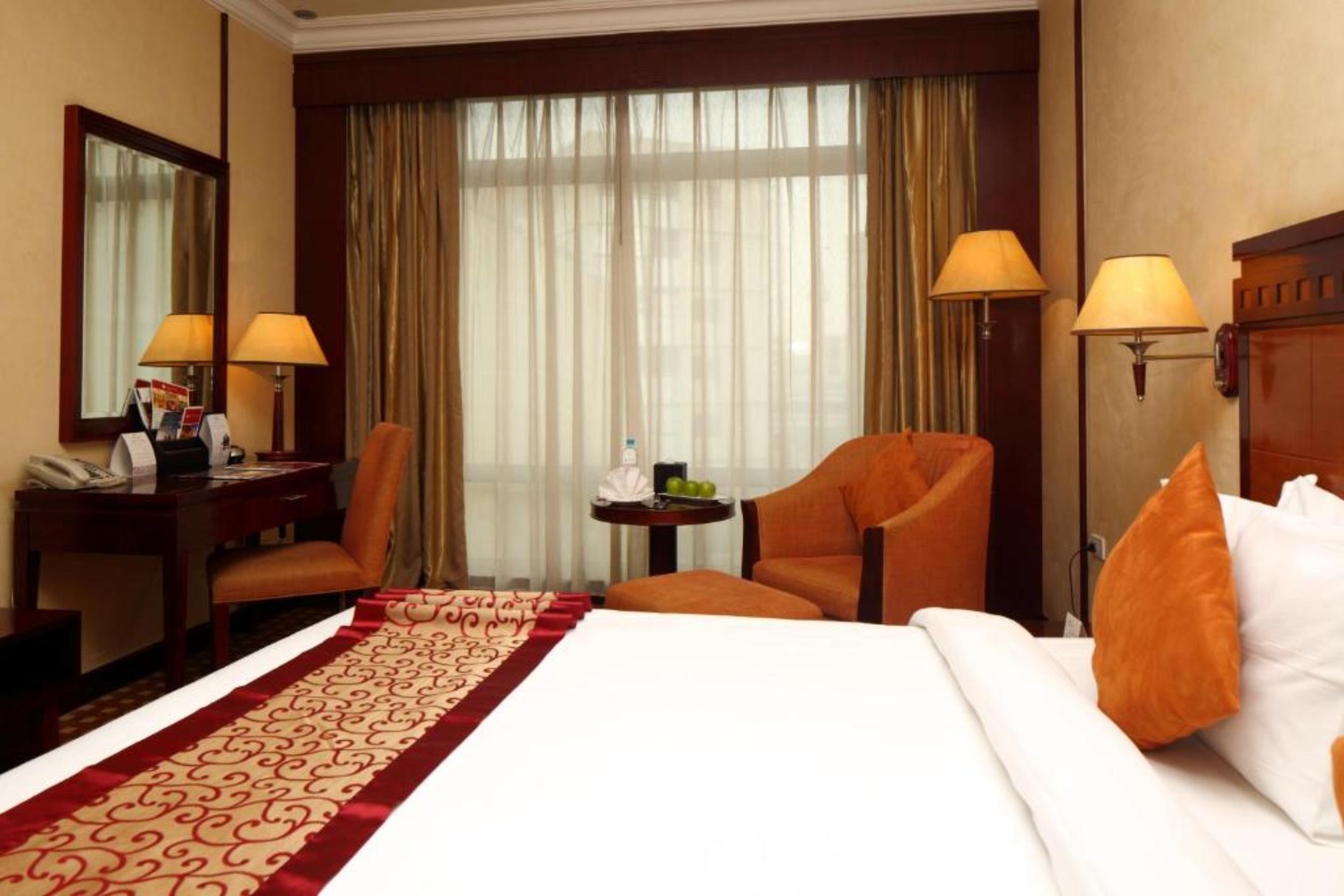 King Deluxe Room with Pool View - Smoking at Ramada by Wyndham Riyadh - Photo 3