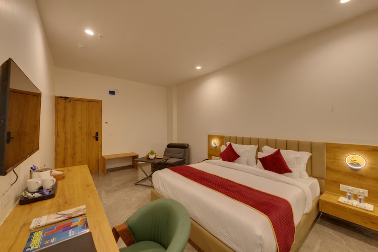 Superior Room at Comfort Inn Sapphire Chandkheda, Ahmedabad - Photo 3