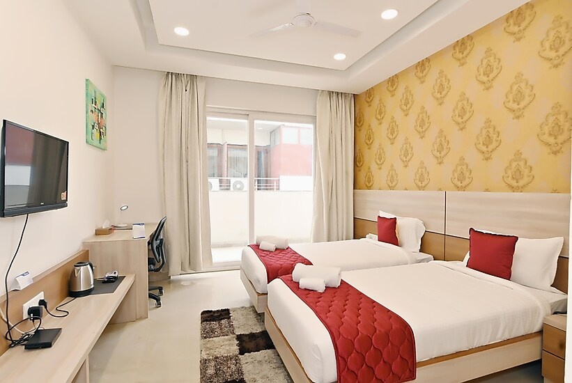 Deluxe Queen Room at The Altruist Business Stays (DLF Phase 3) - Photo 3