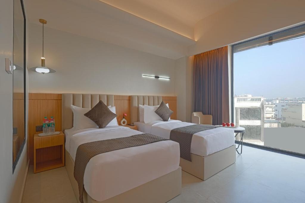 Aura Classic at Sterling Avante Chandigarh Mohali - Photo 3