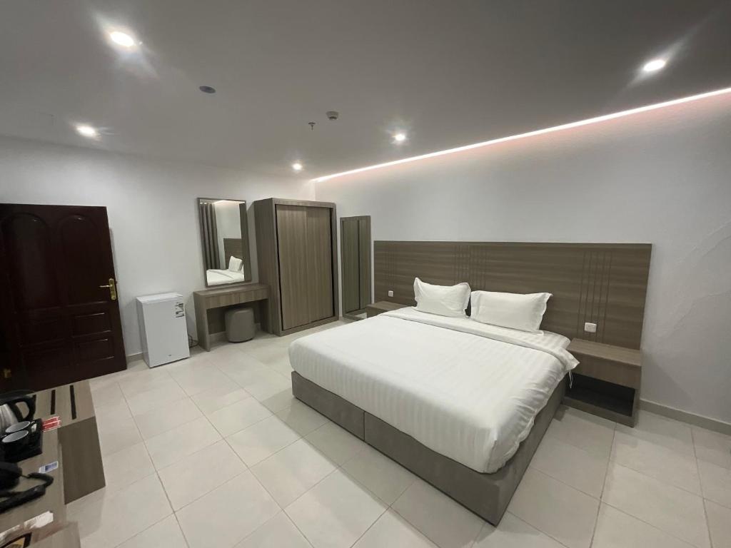 Family Room - Disability Access at اجنحه البيداء فرع روزانا - Photo 3