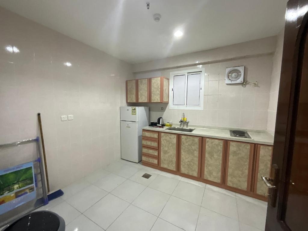 Two-Bedroom Apartment at اجنحه البيداء فرع روزانا - Photo 3